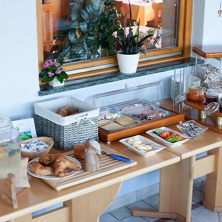 Gasthof Pension Zoller ヴォルフスベルク エクステリア 写真